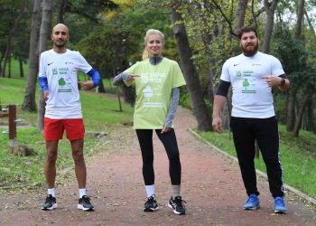 ​Burcu Esmersoy “Karasal Yaşam” için 17 dakika 17 saniye koştu.