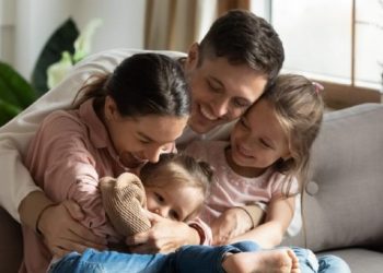 Evde çocuklarla vakit geçirirken iletişimin önemi