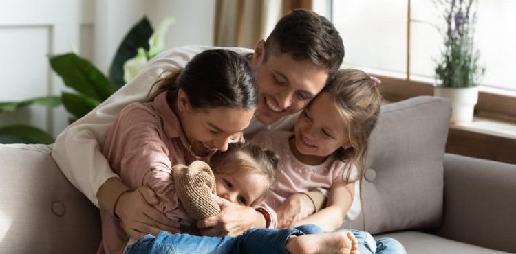 Evde çocuklarla vakit geçirirken iletişimin önemi