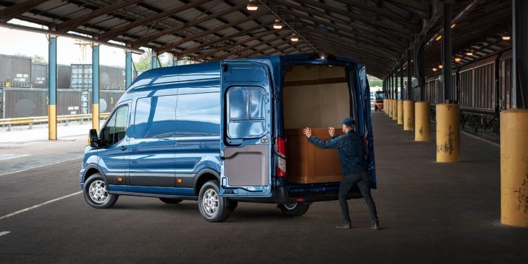 Ford Yeni Transit ‘Limited’i ve yüksek kapasiteli soğutucuya sahip ‘Frigo Van’ı sundu