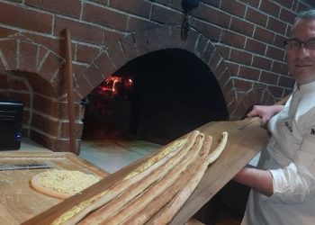 Şaheser’ isimli pidesi ile müşterilerine parmak ısırtıyor