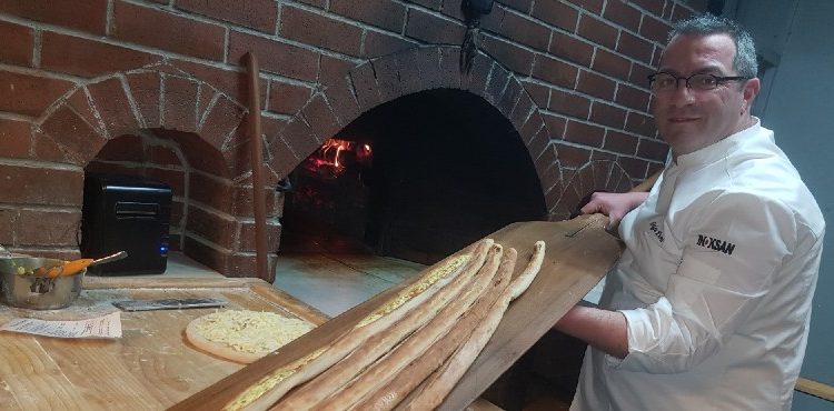 Şaheser’ isimli pidesi ile müşterilerine parmak ısırtıyor