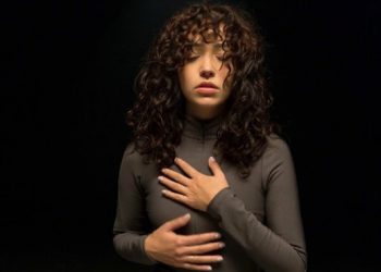 Zeynep Bastık, Kaan Sekban’la Alt Tarafı Bi’ Talk Show’un Yılbaşı Özel bölümüne konuk oluyor!